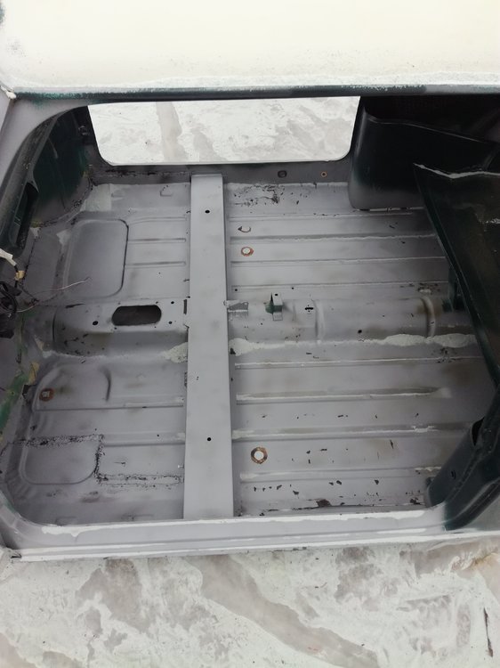 Lattialla vielä lasimursketta..jpg